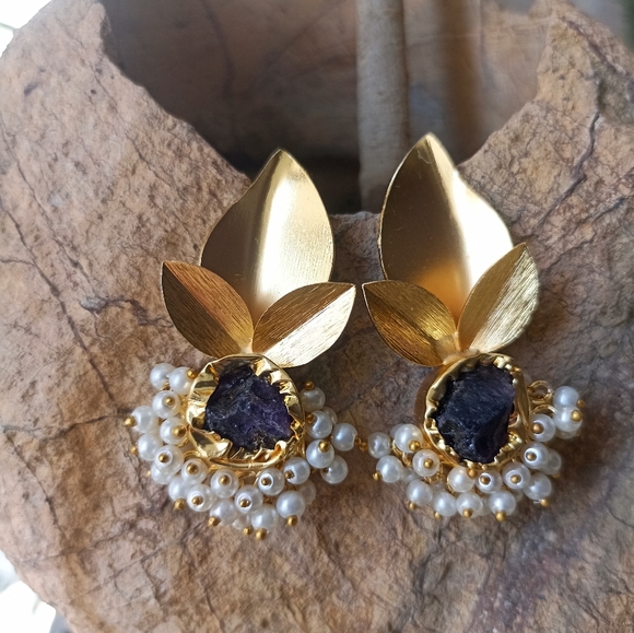 Very pretty handmade gold platted stone studded earrings - Picture 10 of 13
